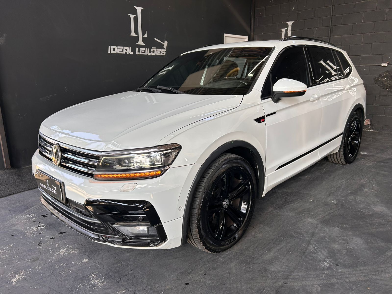VW-Tiguan Allspac R-Line 350 TSI Blindada 2.0 4x4 Gasolina
